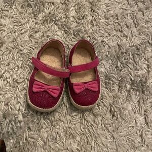 Uggs infants size 4/5 used color pink/Burgundy